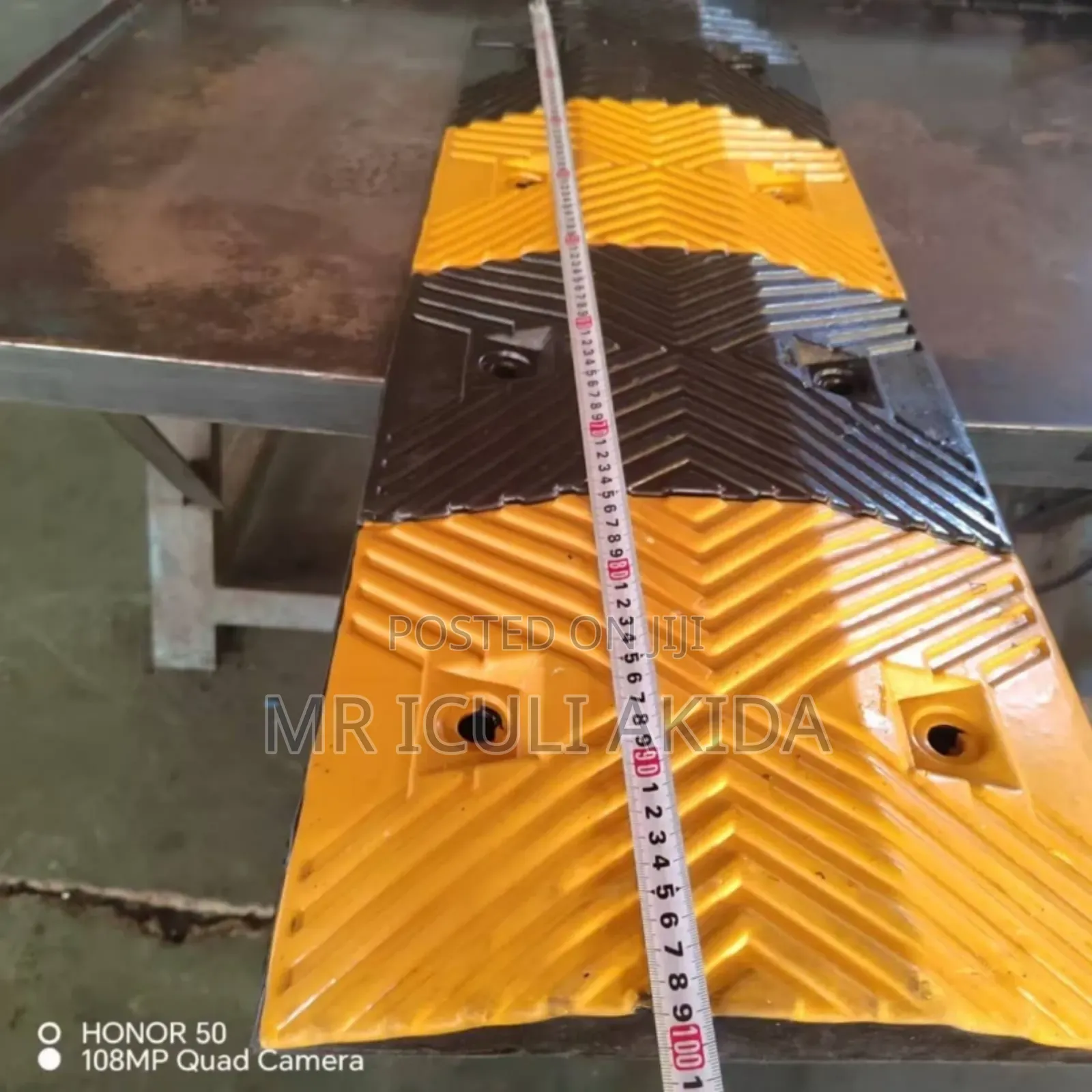 Modular Rubber Speed Bump Designed For Road Traffic Safety