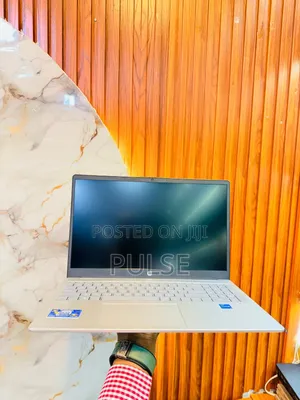 Laptop HP 250 G10 8GB Intel Core i5 SSD 256GB