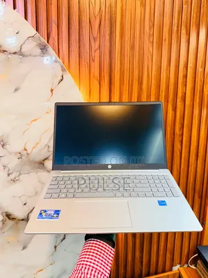 Laptop HP 250 G10 8GB Intel Core i5 SSD 256GB