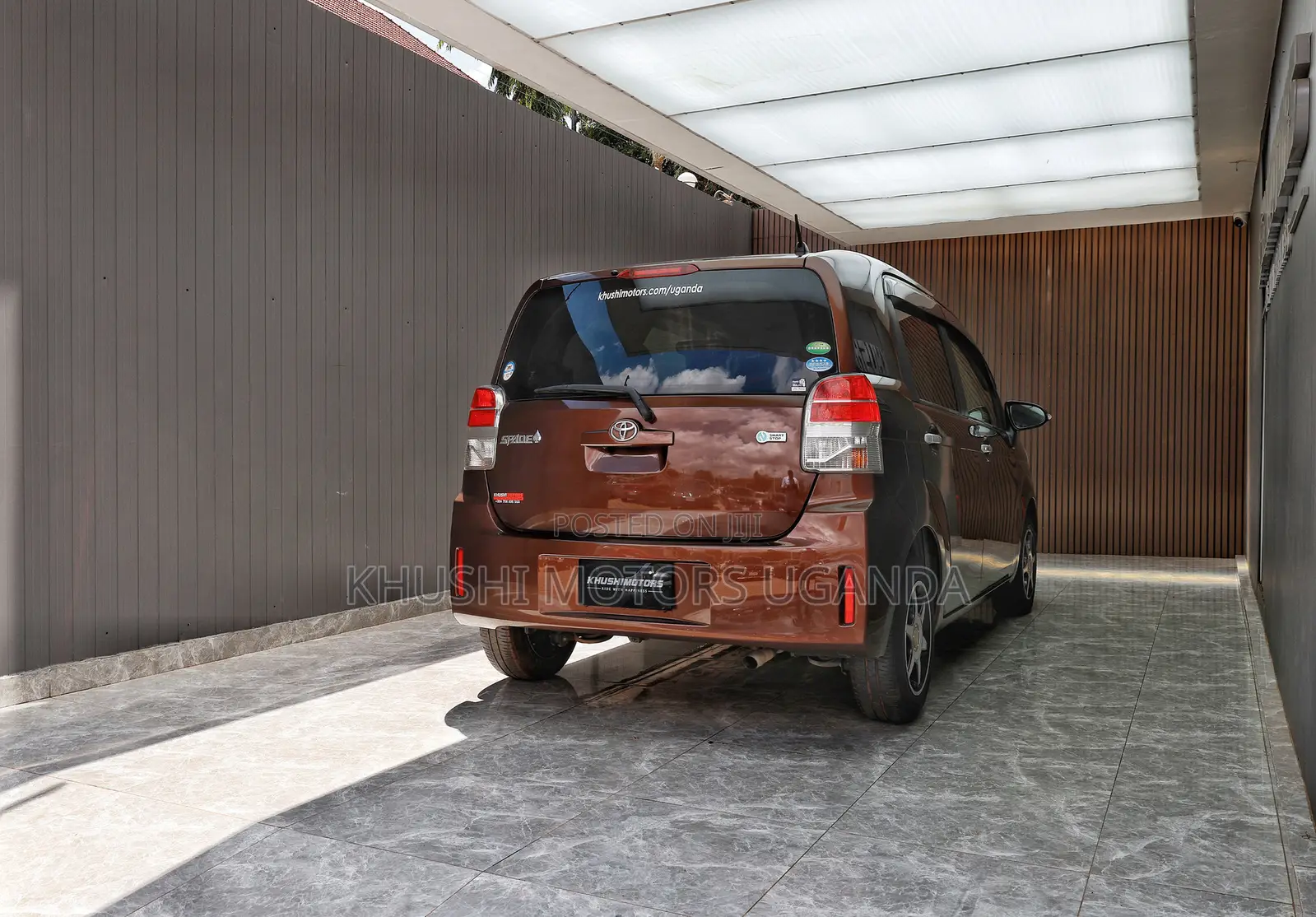 Toyota Spade 2012 Brown