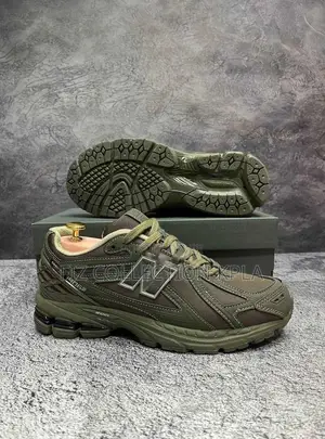 Olive 740 Street Core Runner