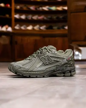 Olive 740 Street Core Runner