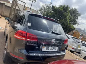 Volkswagen Touareg 2012 Gray