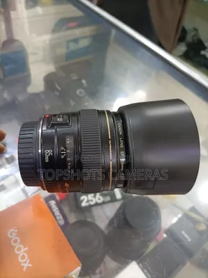 Canon Ef 85mm Lens