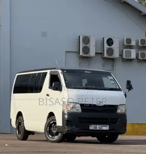 Toyota HiAce 2011 White