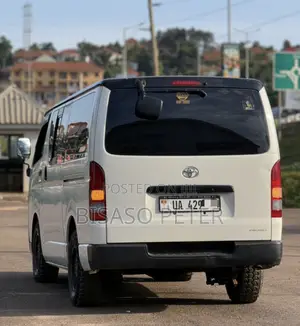 Toyota HiAce 2011 White
