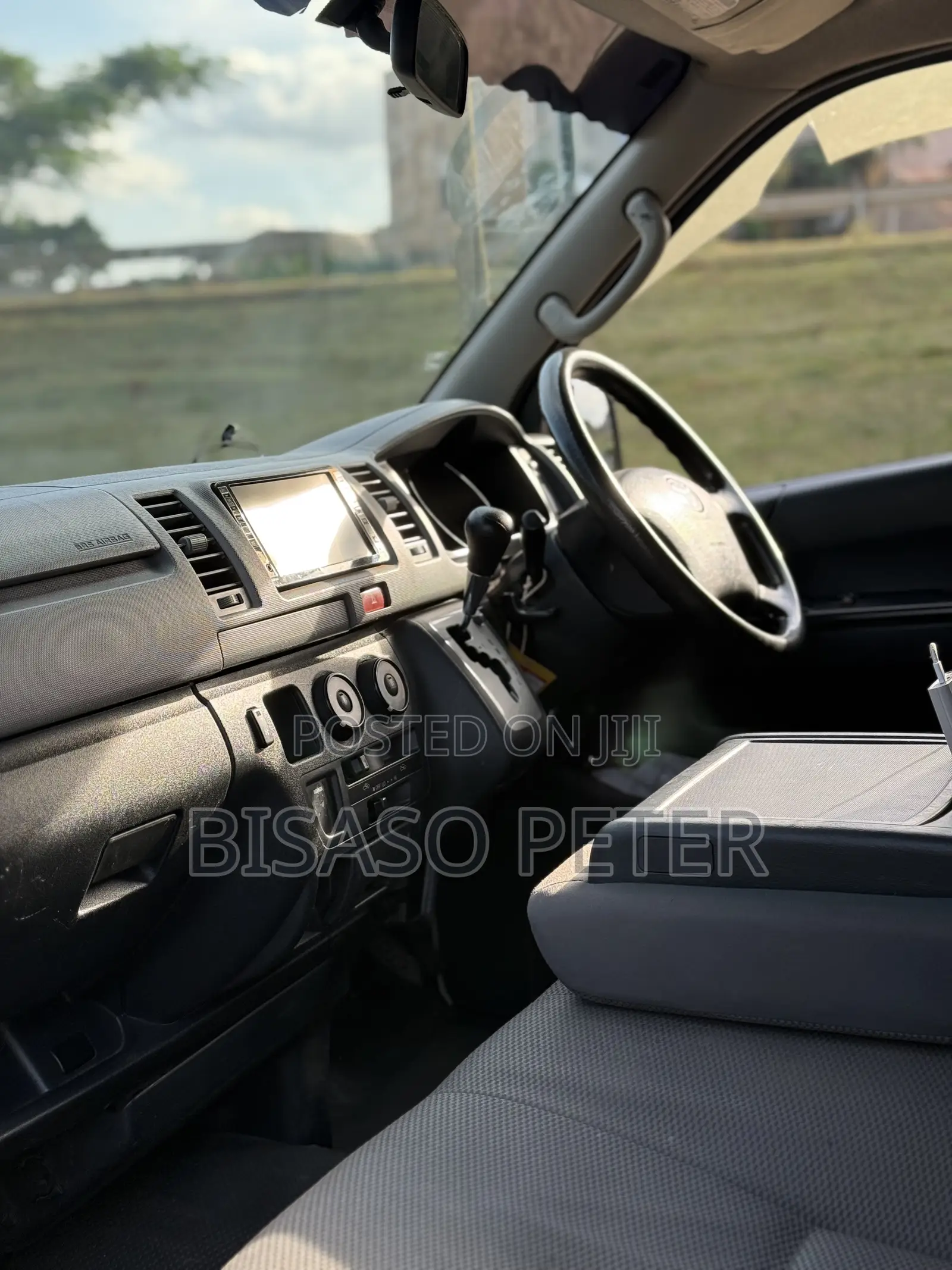 Toyota HiAce 2011 White