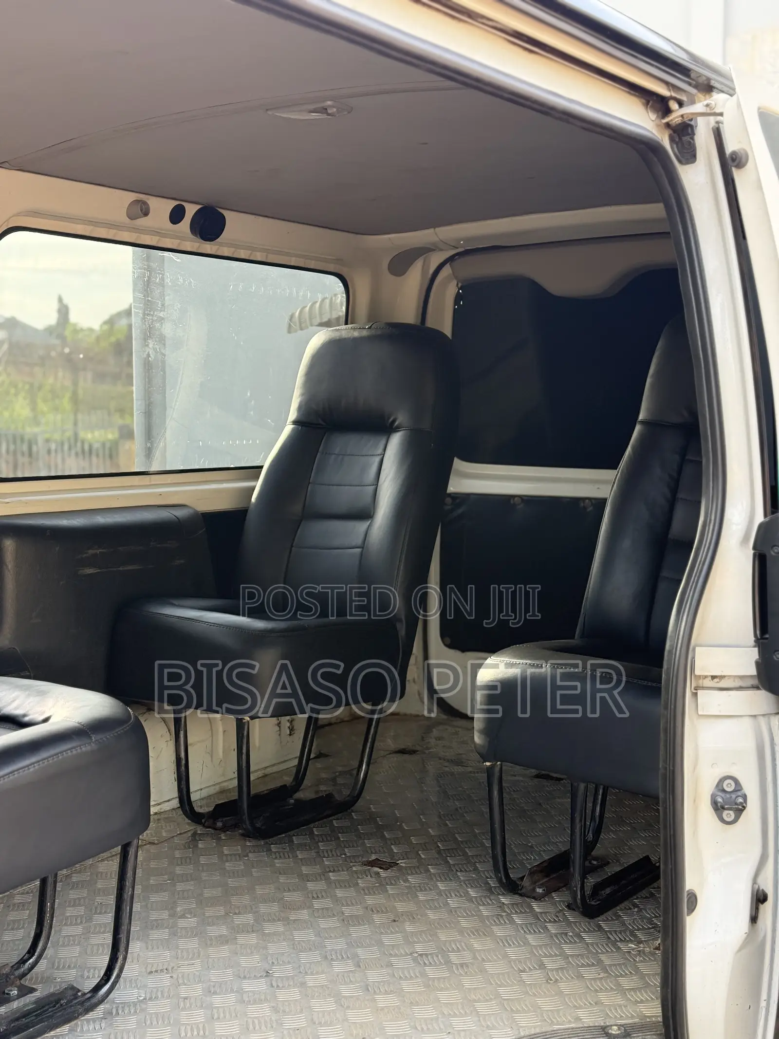 Toyota HiAce 2011 White