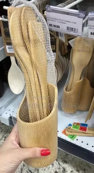 A 5-Unit Bamboo Kitchen Utensil Set