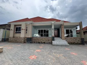 4bdrm Apartment in Kira Mamerito Rd, Central Division for sale