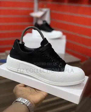 Monochrome Crown McQueen