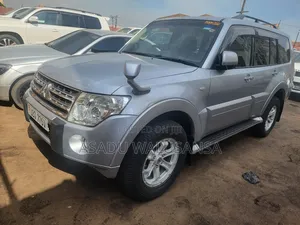 Mitsubishi Pajero 2015 Silver