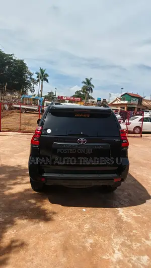 Toyota Land Cruiser Prado 2023 Black