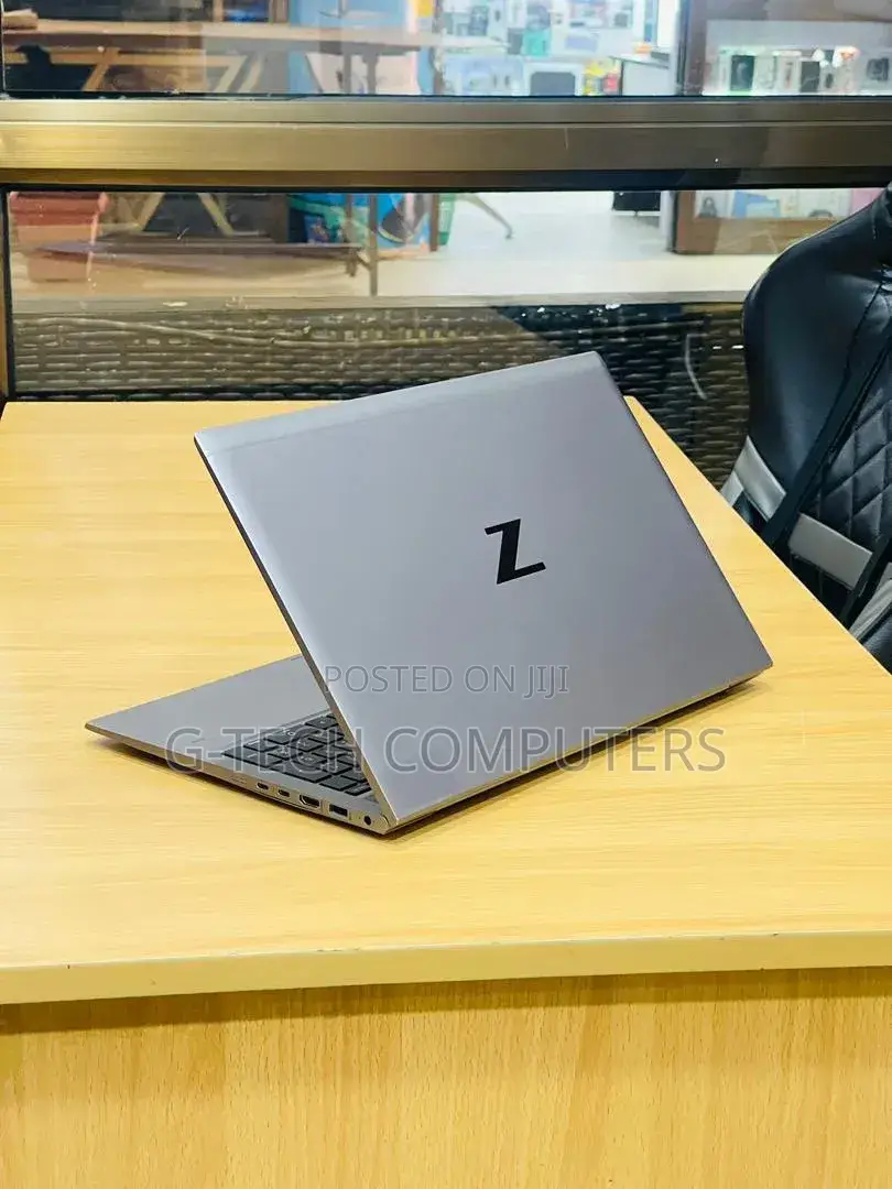 New Laptop HP ZBook Firefly 15 G7 16GB Intel Core i7 SSD 256GB