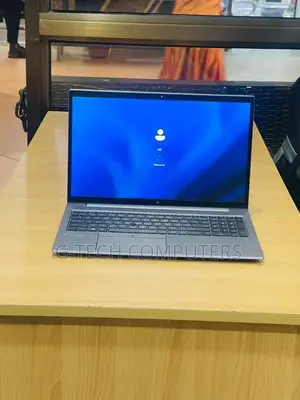 New Laptop HP ZBook Firefly 15 G7 16GB Intel Core i7 SSD 256GB
