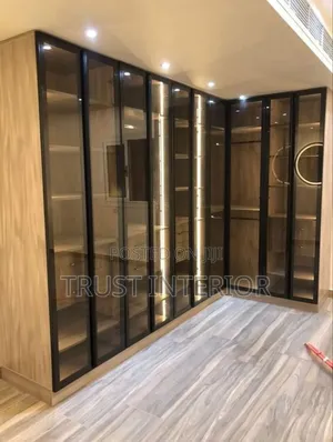 Closed Fitted Rwamatta 325