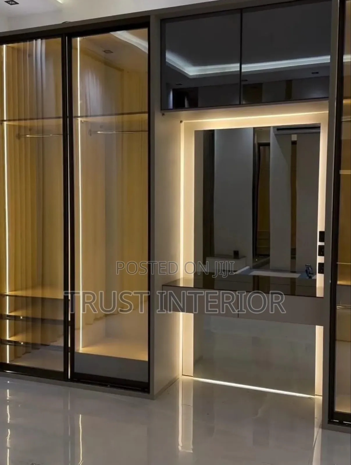 Closed Fitted Rwamatta 325
