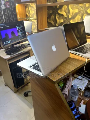 Laptop Apple MacBook Pro 4GB Intel Core i5 HDD 500GB