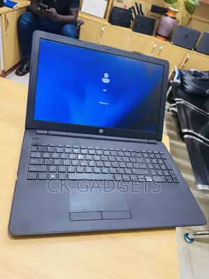 Laptop HP 240 G5 8GB Intel Core i5 HDD+SSD 500GB