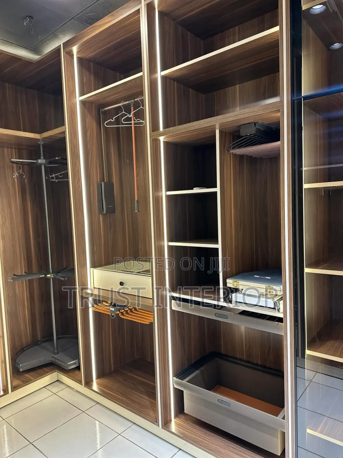 Simple Closet 5437