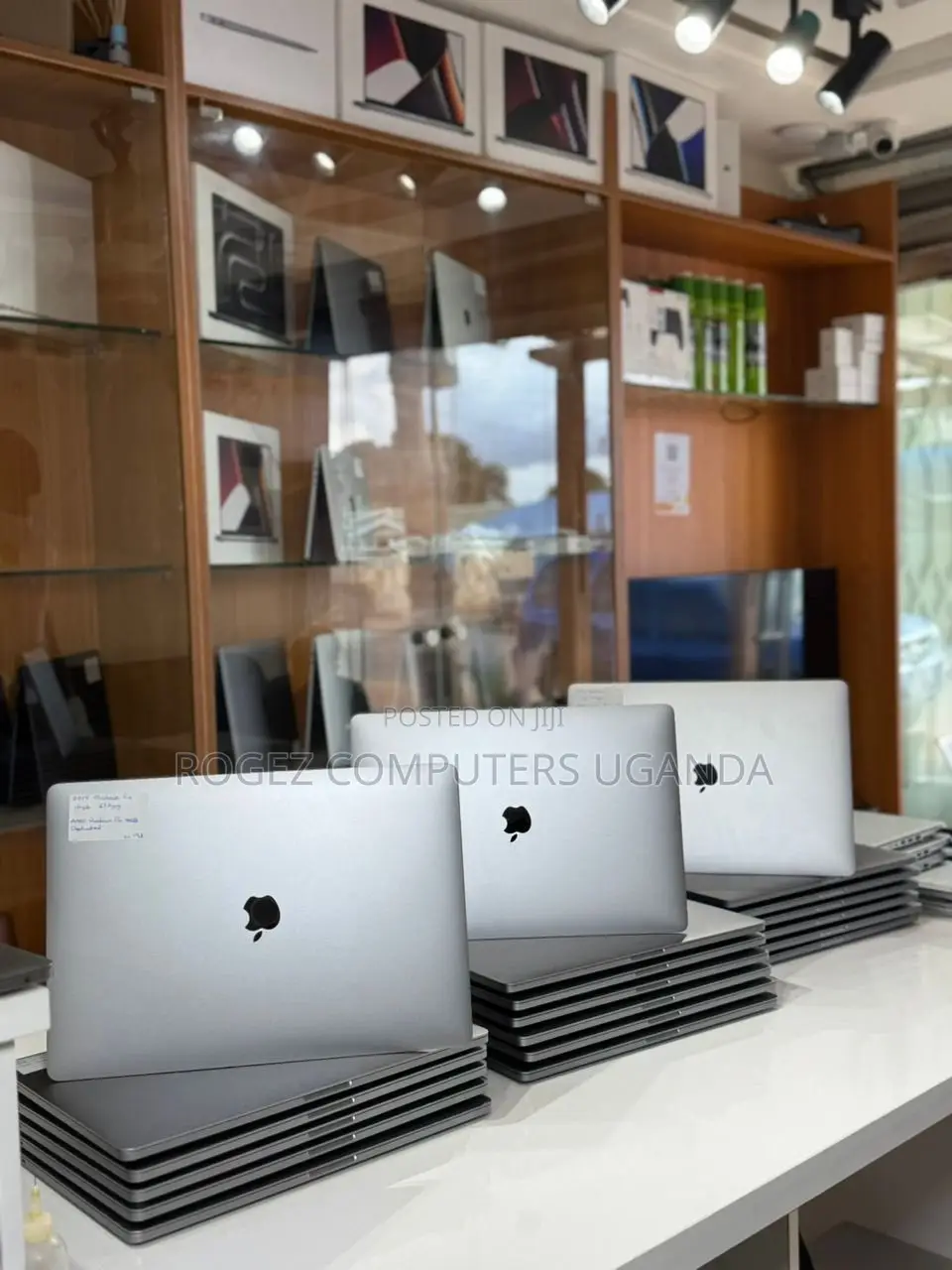 New Laptop Apple MacBook Pro 2019 16GB Intel Core i9 SSD 1T