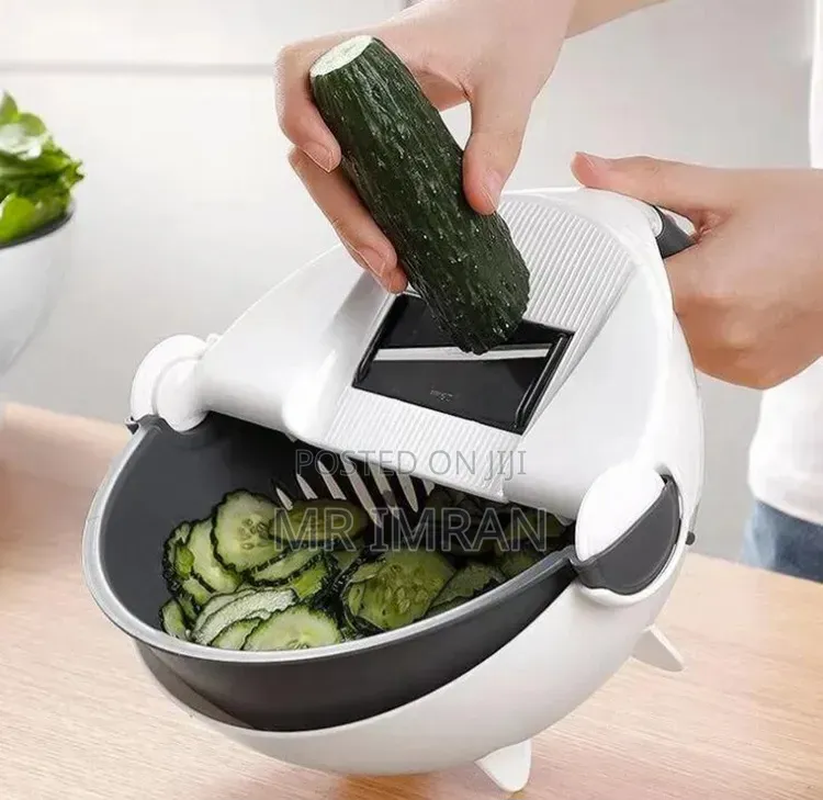 Multifunctional Vegetable Cutter With a Drain Basket
