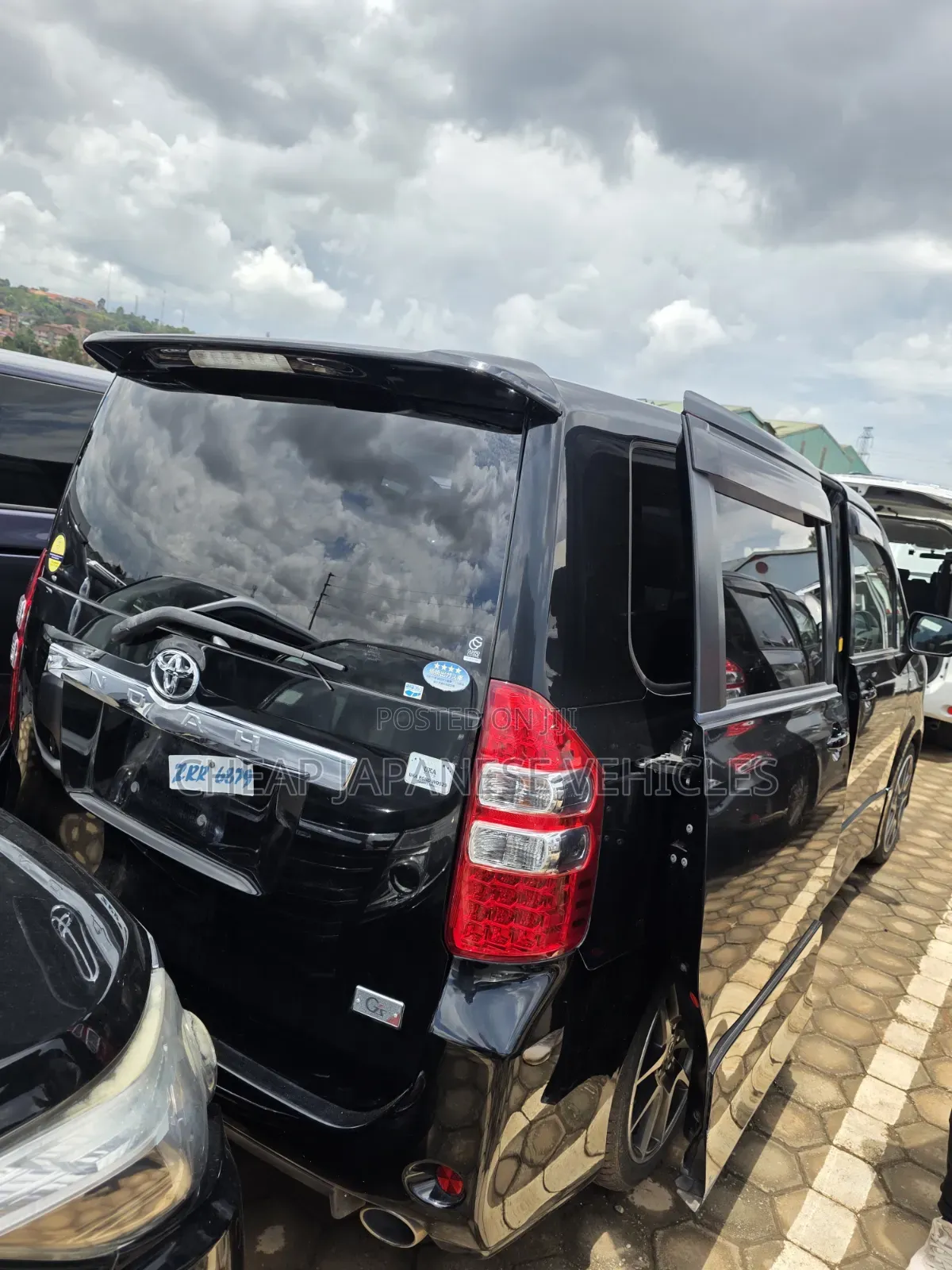 Toyota Noah 2011 Black
