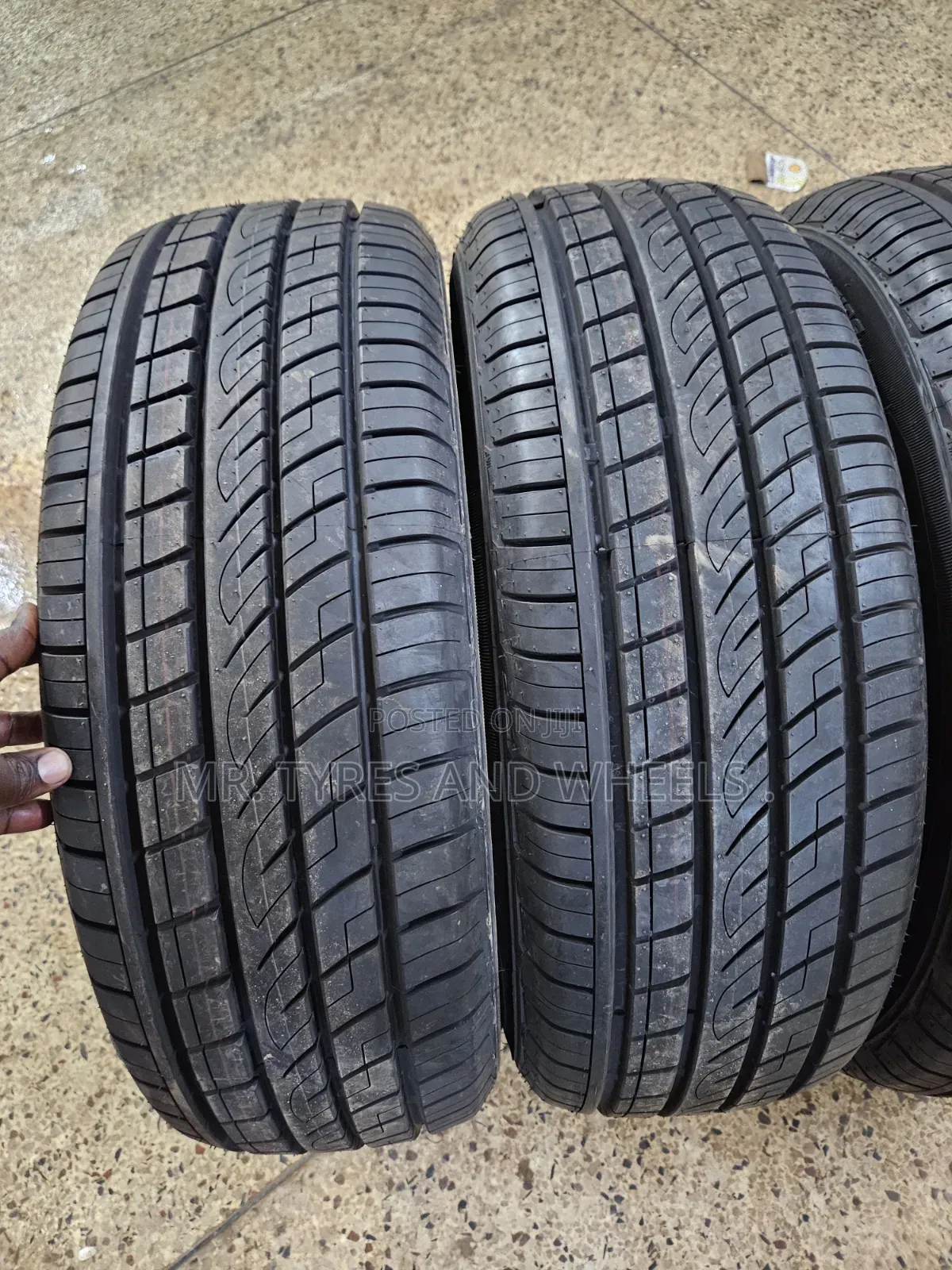 225 65 R17 Austone Athena Quality Grades Sp . 303
