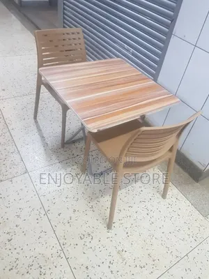 Simple Dining Foldable Wooden Table and Plastic Chairs