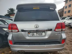 Toyota Land Cruiser 2010 Silver