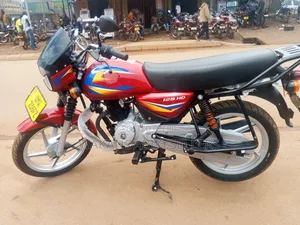 New Bajaj Boxer 125 2025 Red