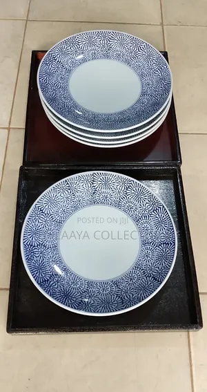 Japanese Arita Ware Porcelain Plates Featuring a "Tako Karakusa".
