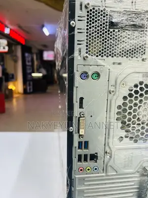 Desktop Computer Fujitsu Esprimo P557/E85+ 4GB Intel Core i5 HDD 500GB