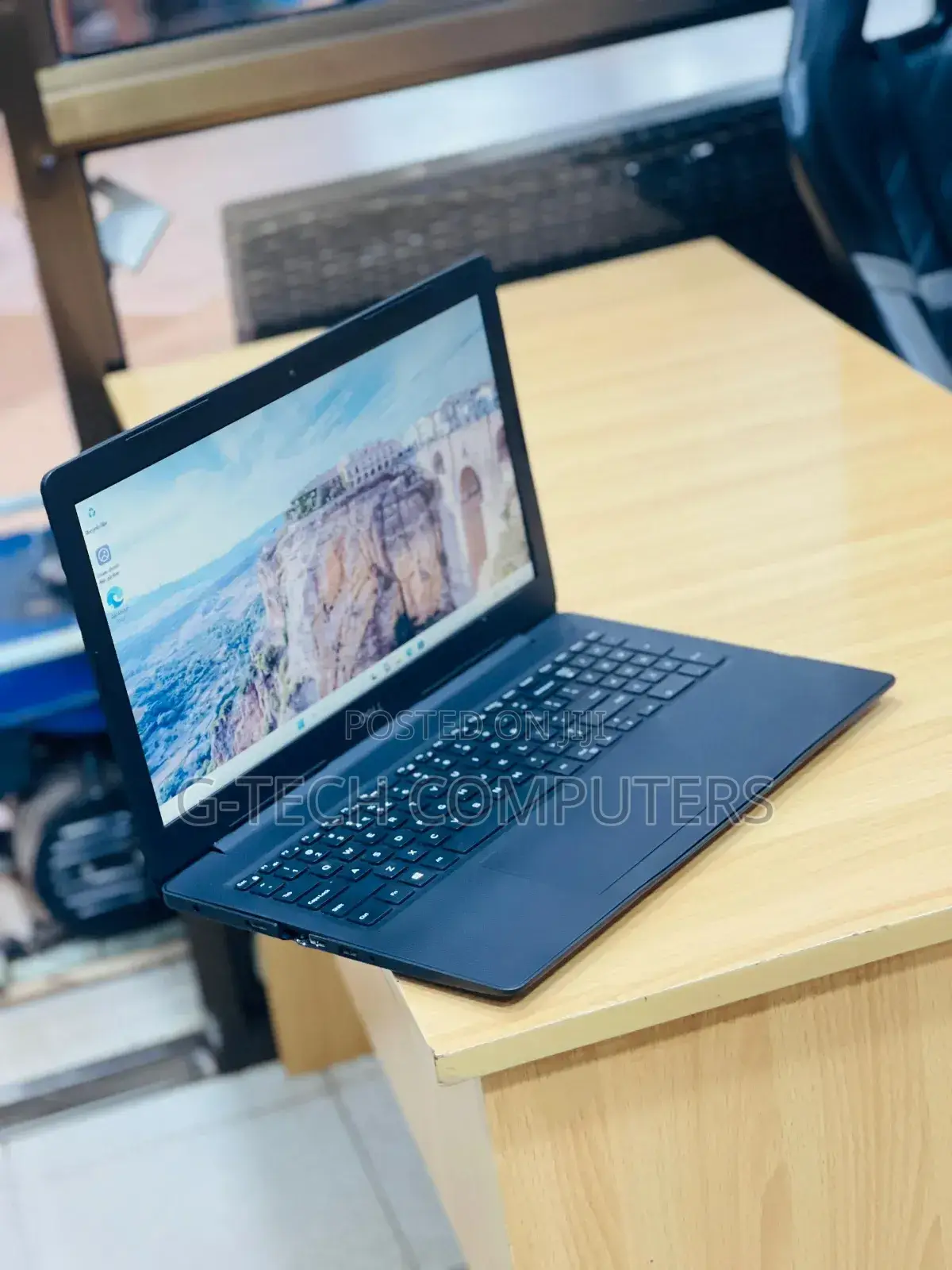 New Laptop Dell Vostro 3560 8GB Intel Core i5 SSD 1T