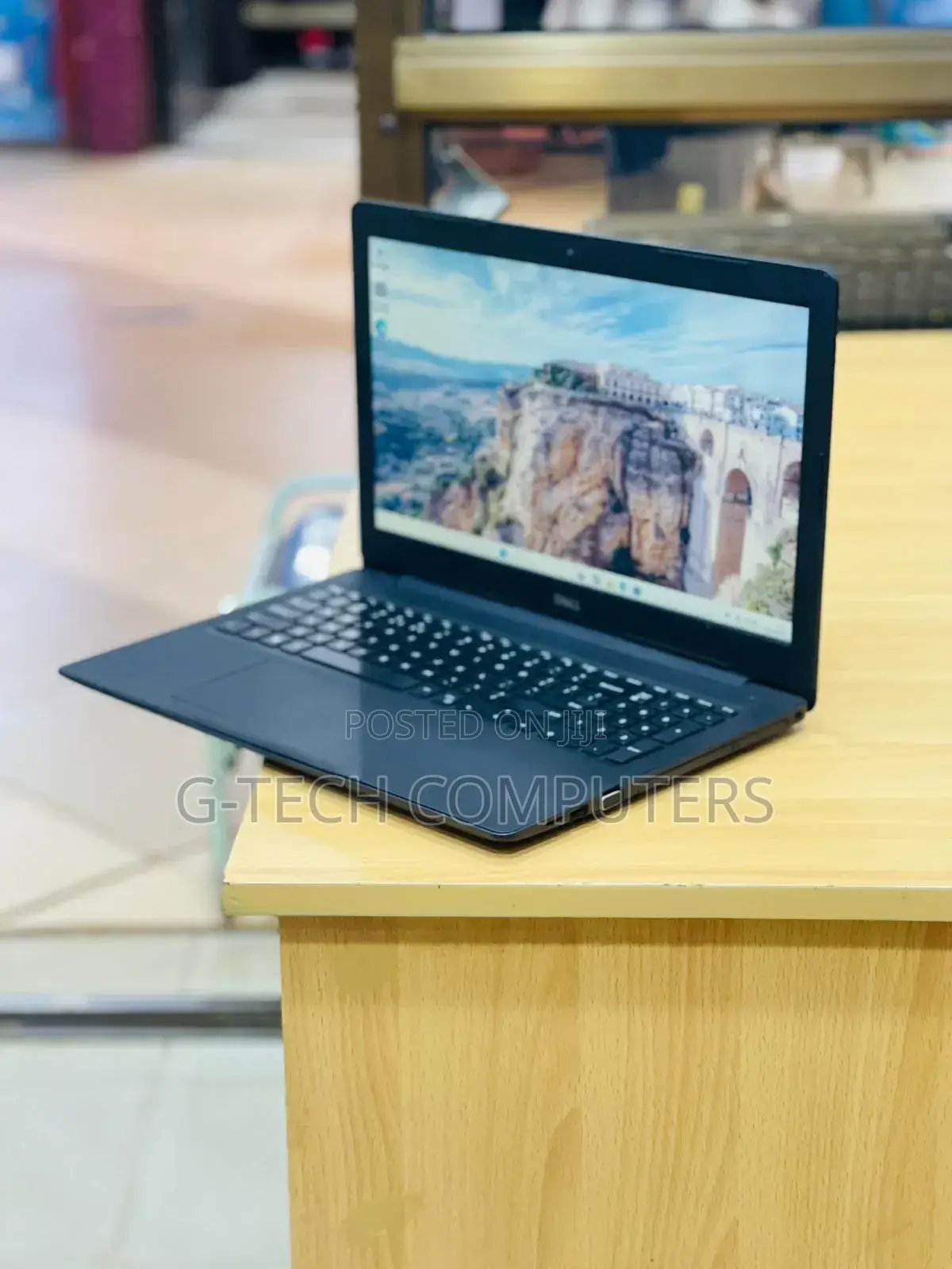 New Laptop Dell Vostro 3560 8GB Intel Core i5 SSD 1T
