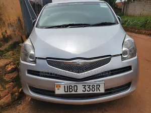 Toyota Ractis 2010 Silver