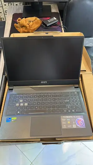 New Laptop MSI 16GB Intel Core i5 SSD 512GB