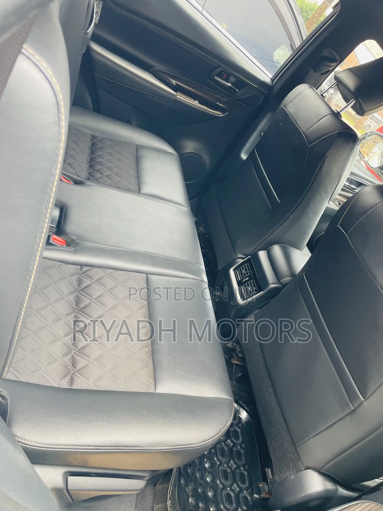 Toyota Harrier 2.0 2015 White