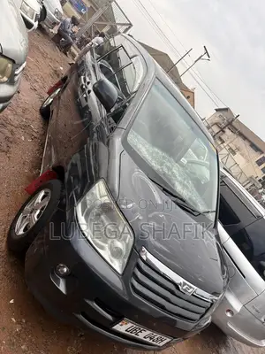 Toyota Noah 2004 Gray