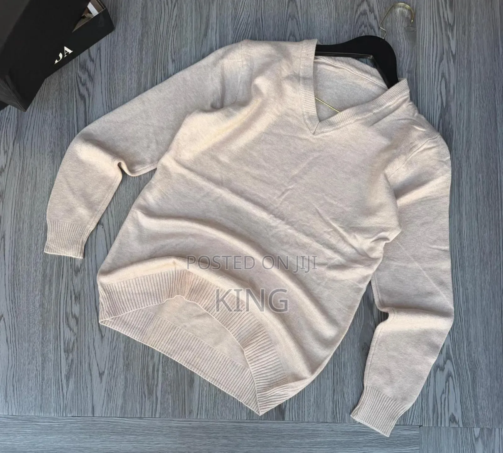 Warm v-Shaped Neck Pullover