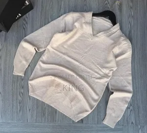 Warm v-Shaped Neck Pullover