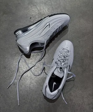 Nike Shox Z Metallic Silver Sneaker.