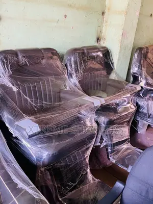 Nick -High Density -Barber Chair / Saloon Chair -090