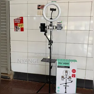 Fill Light Combo 
Ring Light 
Mic Holder 
2 Phone Holder 
Stand
