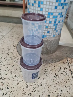 A Set of 1litre, 1.5litres, 2.5litre Food Storage Containers