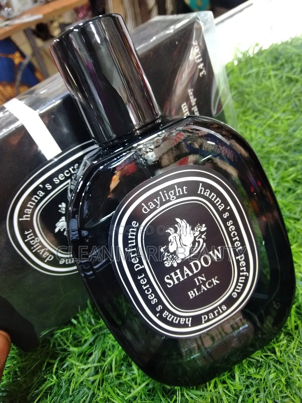 Shadow in Black Perfume