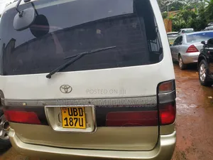 Toyota HiAce 2006 White