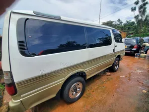 Toyota HiAce 2006 White