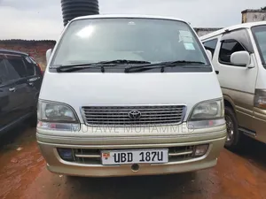 Toyota HiAce 2006 White