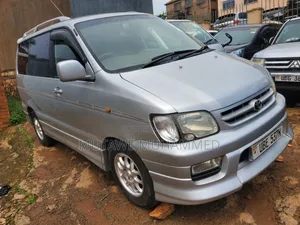 Toyota Noah 2006 Silver
